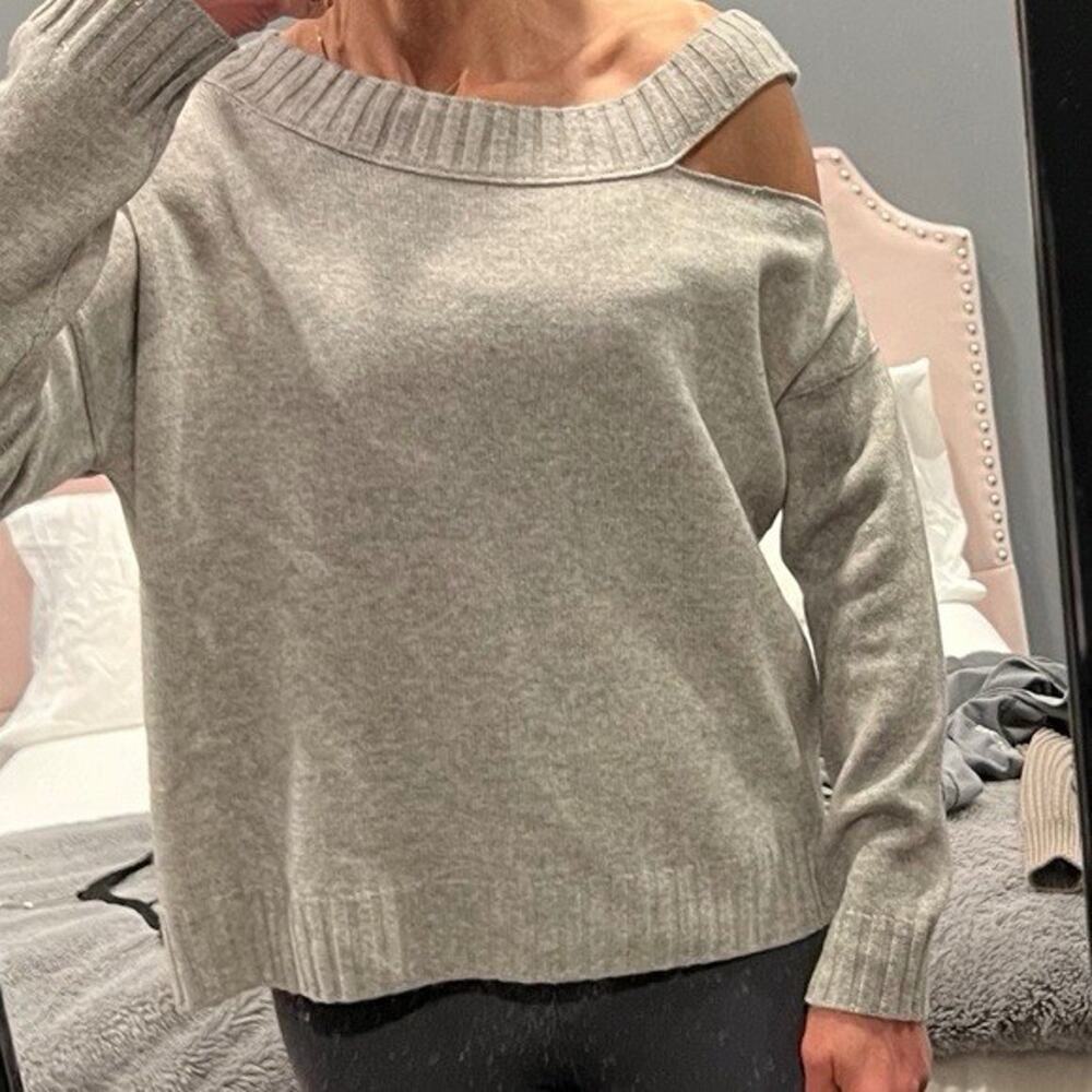 Vince Women's Wool Cashmere Gray Sweater Off Shoulder Sz XS boho Contemporary